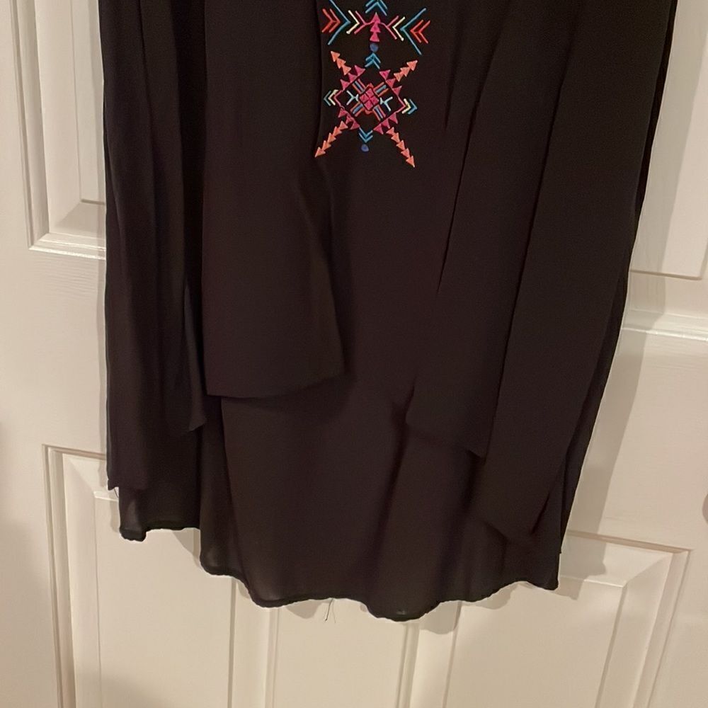 Torrid Aztec-y Flowy top 🌻 - Picture 6 of 9